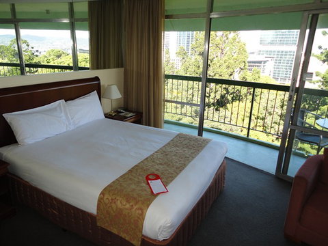Metro Hotel Tower Mill - Tourism Gold Coast 0