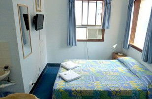 Acacia Inner City Inn - Tourism Gold Coast 1