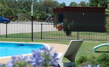 Motel Meneres - Tourism Gold Coast 1
