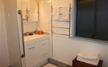 Cockatoo Cottage Pooncarie - Tourism Gold Coast 3