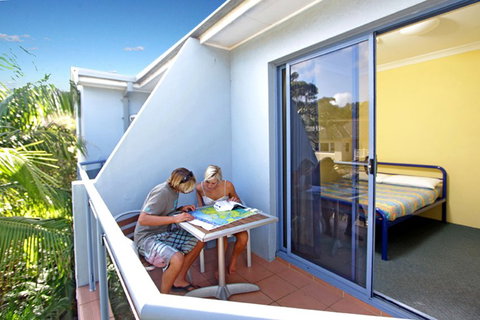 Sydney, Collaroy Beachouse YHA - Tourism Gold Coast 3