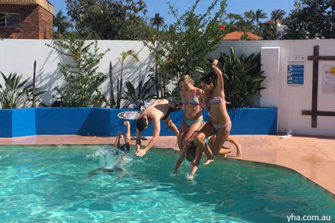 Sydney, Collaroy Beachouse YHA - Tourism Gold Coast 9