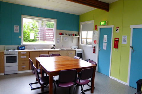 Coles Bay - Esplanade YHA - Tourism Gold Coast 0