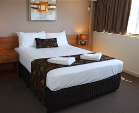 Gladstone Reef Hotel Motel - Tourism Gold Coast 0