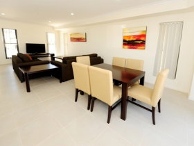 Gladstone Heights Executive Apartments - Tourism Gold Coast 0