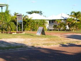 Gee-Dees Family Cabins - Tourism Gold Coast 1