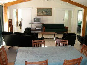 Gee-Dees Family Cabins - Tourism Gold Coast 3