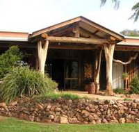 The Hollow Log Country Retreat - Tourism Gold Coast