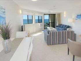 Malibu Mooloolaba - Tourism Gold Coast 0