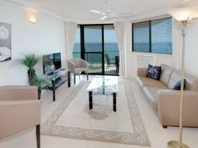 Malibu Mooloolaba - Tourism Gold Coast 1