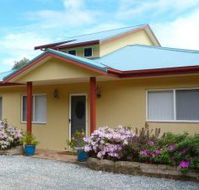 Whitby on Wallis Lakefront Cottage - Tourism Gold Coast