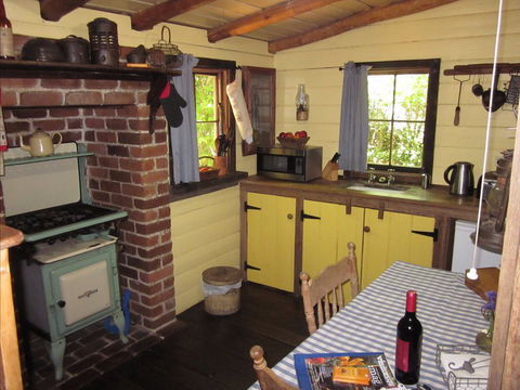 Settlers Hut - Tourism Gold Coast 3