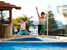 Gemini Court Holiday Apartments - Tourism Gold Coast 3