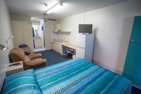 Fourth Avenue Motor Inn - Tourism Gold Coast 31