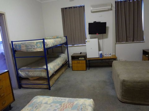 Amaroo Hotel - Tourism Gold Coast 3