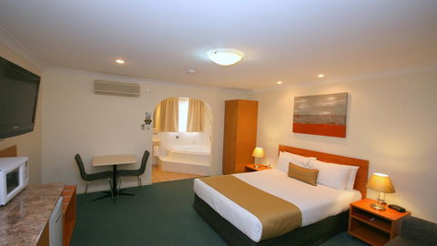 BEST WESTERN Tuscany On Tor Motor Inn - Tourism Gold Coast 1