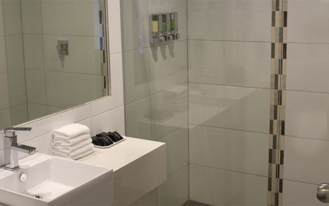 BEST WESTERN Riverside Apartments - Tourism Gold Coast 3