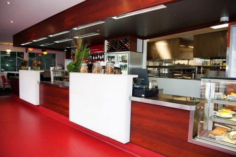 The Park Hotel Motel - Tourism Gold Coast 1