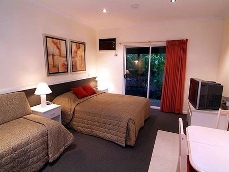 Dunsborough Inn Backpackers - Tourism Gold Coast 1