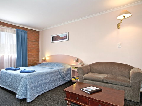 Martin Cash Motel - Tourism Gold Coast 6