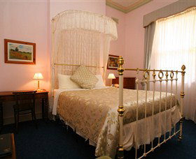 Lodge On Elizabeth - The - Tourism Gold Coast 4