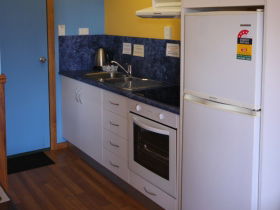 Bicheno's A-Plus Apartments - Tourism Gold Coast 1