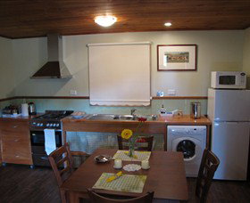 Tin Dragon Trail Cottages - Tourism Gold Coast 3