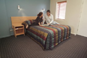 Tandara Hotel Motel - Tourism Gold Coast 1