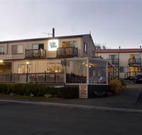 Amos House and Swansea Ocean Villas - Tourism Gold Coast