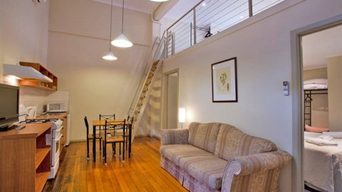 Richmond Hill Hotel - Tourism Gold Coast 1