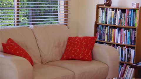 Lyrebird Cottages - Tourism Gold Coast 8