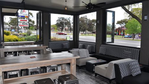 Brougham Arms Hotel - Tourism Gold Coast 3