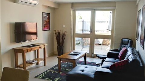 Brougham Arms Hotel - Tourism Gold Coast 5