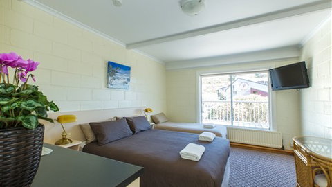 Falls Creek Hotel - Tourism Gold Coast 0