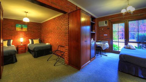 Armour Motor Inn - Tourism Gold Coast 1