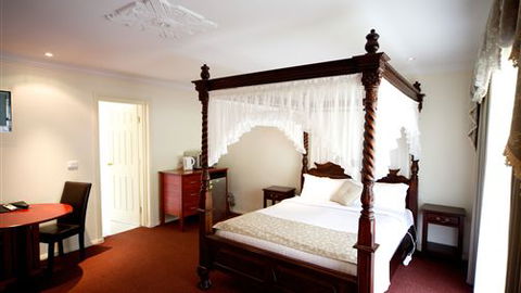 Sanctuary House Resort Motel - Tourism Gold Coast 1