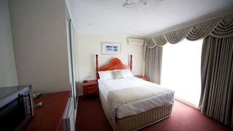 Sanctuary House Resort Motel - Tourism Gold Coast 3