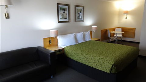 Hermitage Motor Inn - Tourism Gold Coast 1