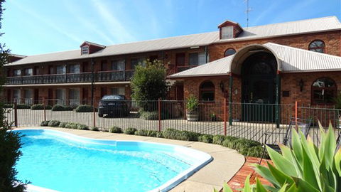 Hermitage Motor Inn - Tourism Gold Coast 3