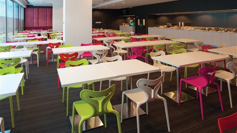 Travelodge Docklands - Tourism Gold Coast 2