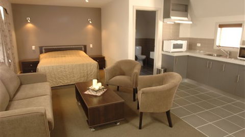 Seymours On Lydiard - Tourism Gold Coast 0