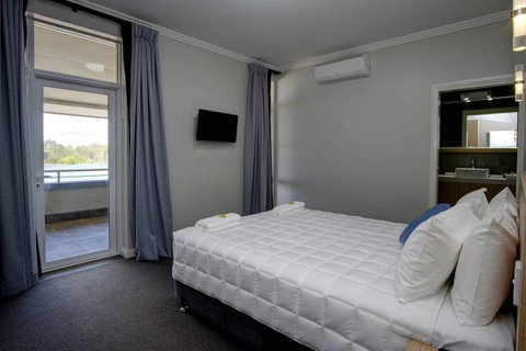 Lakes And Ocean Hotel - Tourism Gold Coast 4