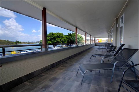 Lakes And Ocean Hotel - Tourism Gold Coast 6