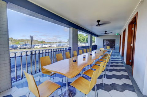 Lakes And Ocean Hotel - Tourism Gold Coast 7