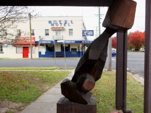 New England Hotel Motel - Tourism Gold Coast 0