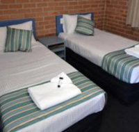 The Oaks Hotel Motel  - Tourism Gold Coast