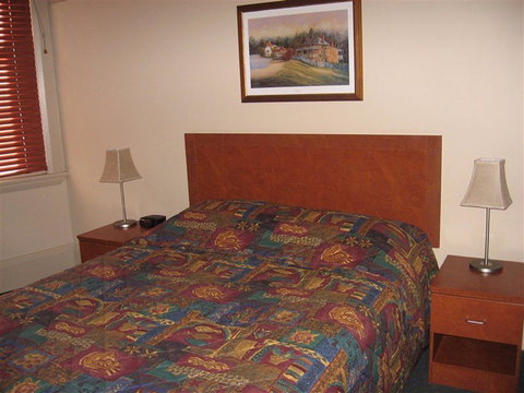 Lion Rampant Hotel - Tourism Gold Coast 0