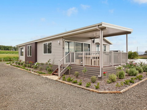 The Lake House: Rothbury - Tourism Gold Coast 0