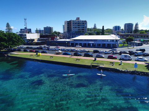 Lakes And Ocean Hotel - Tourism Gold Coast 0