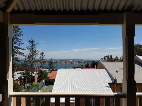 Newcastle Terraces And Apartments - Harbourside Apartment - Tourism Gold Coast 0